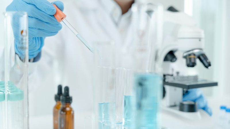 在进行核酸采样前，老人需要注意以下几点：